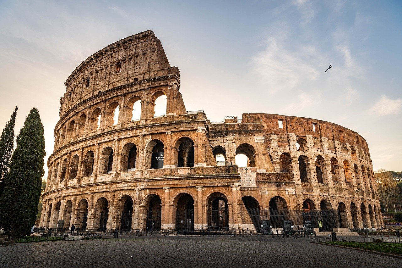 a picture of the Roman Colosseum